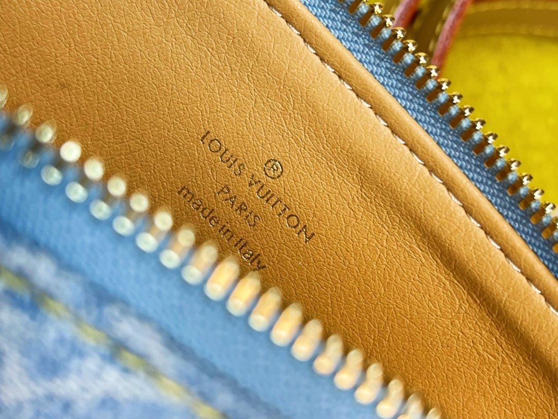 Louis Vuitton Coussin BB M11401