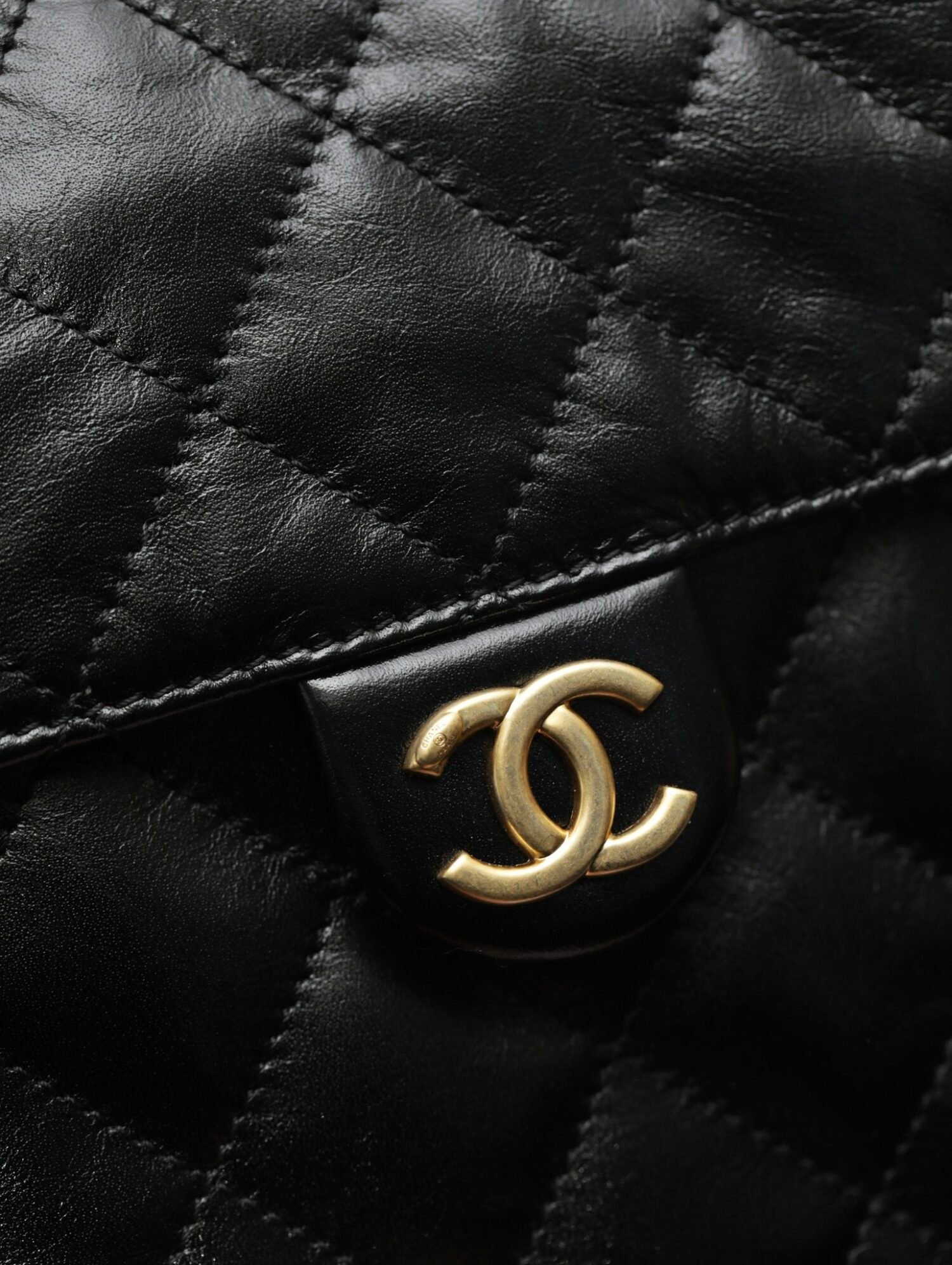 Replica CHANEL 25 Large Handbag