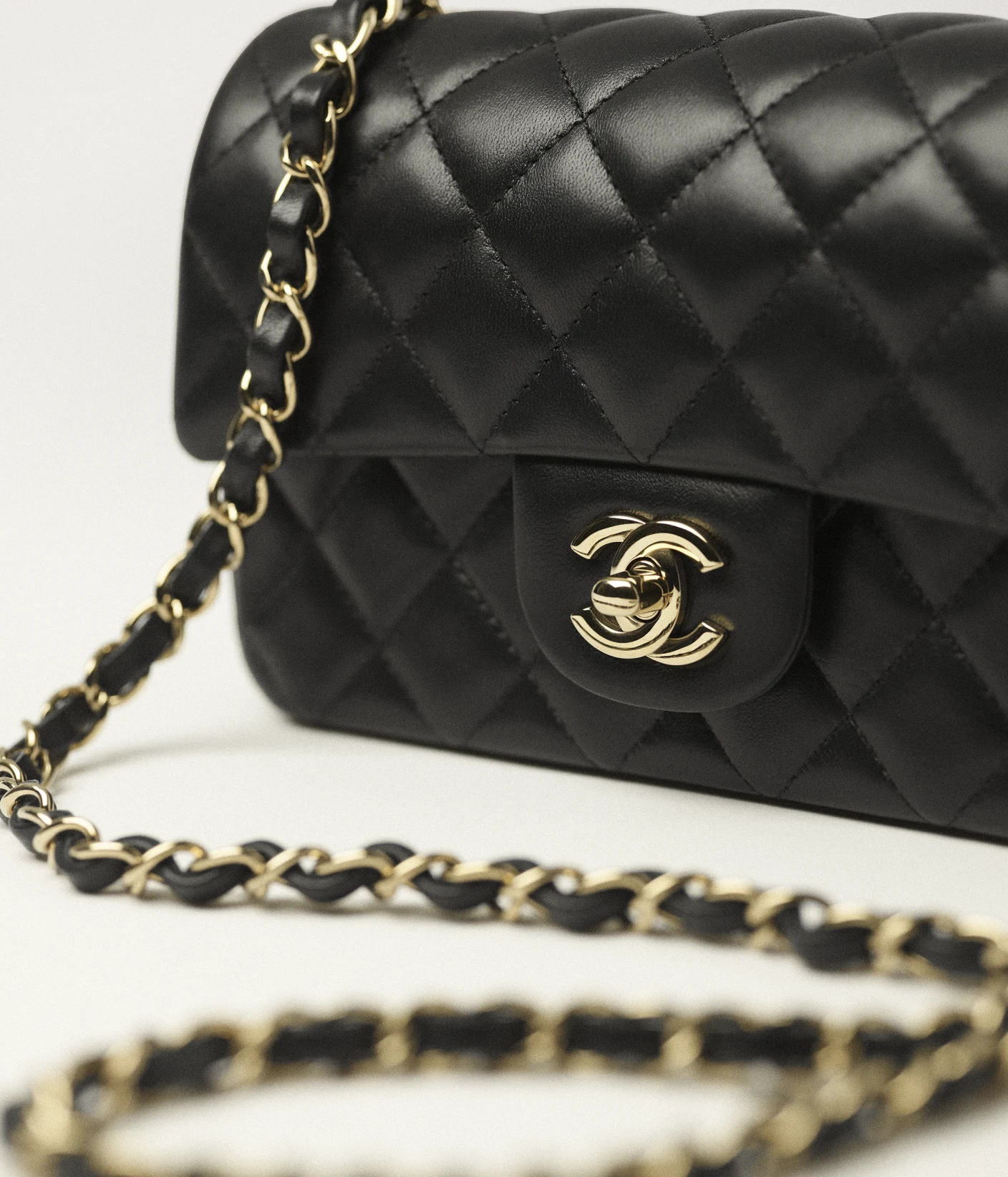 Mirror Top Chanel CF11.12 Black